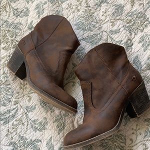 NWOT Rocket Dog western booties
